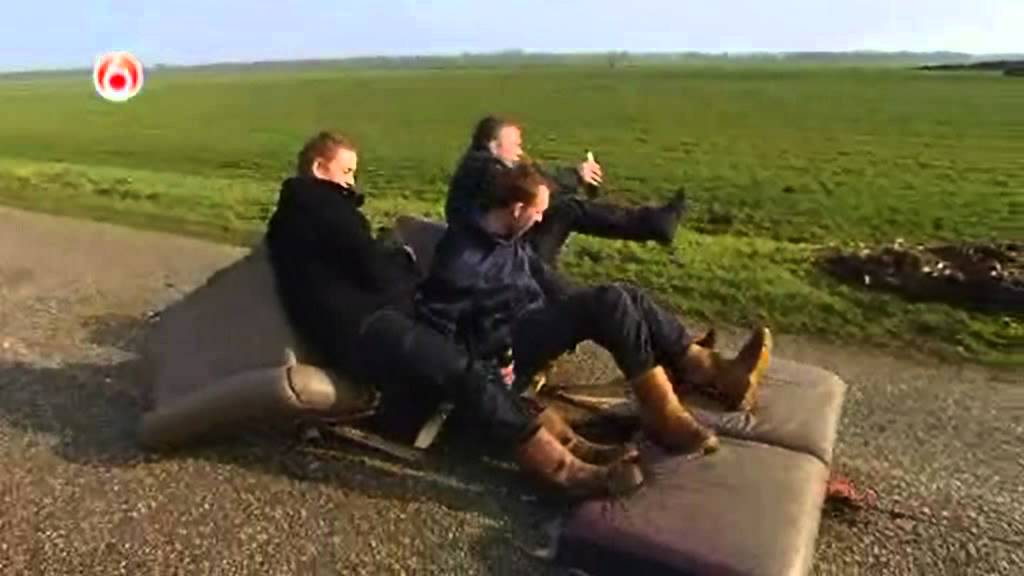 De Keet | 1: Op een bank... achter de trekker!