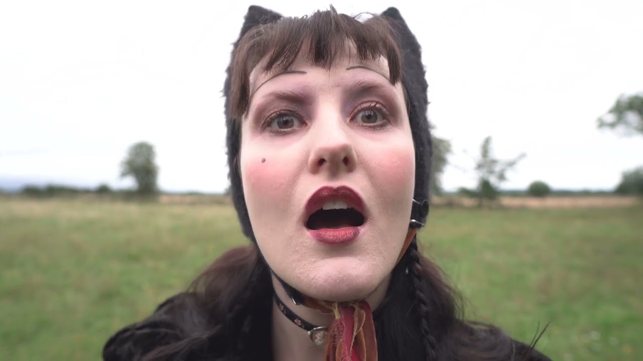 Ren Harvieu - Black Wig