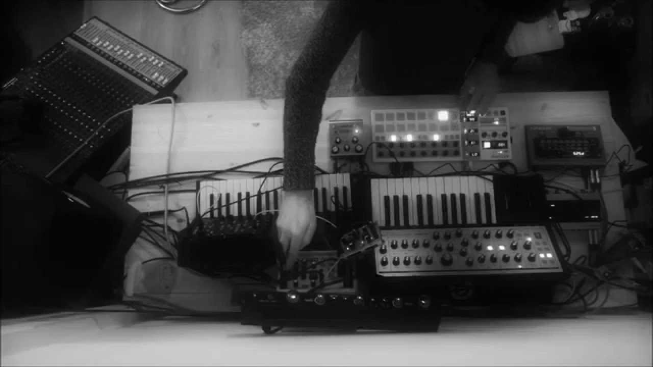 Late night synth jam #3 ( Beatstep Pro + Moog SubPhatty + Korg Ms-20 mini + NordDrum 2 )