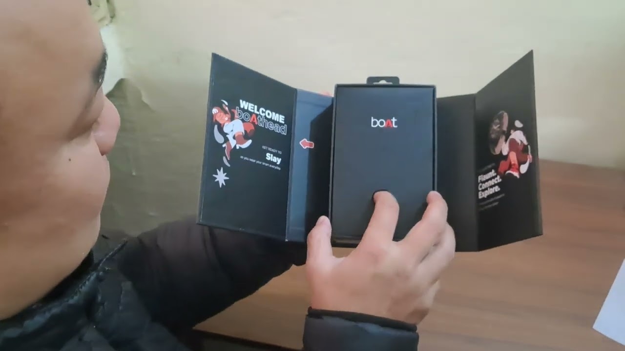 Boat LUNAR PRO LTE Smartwatch unboxing