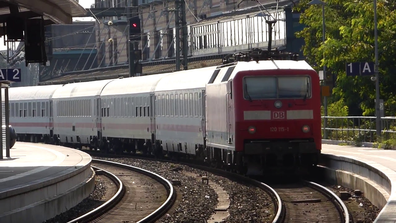 BR 120 115-1 mit altem Intercity Ersatzzug in Bremen Hbf