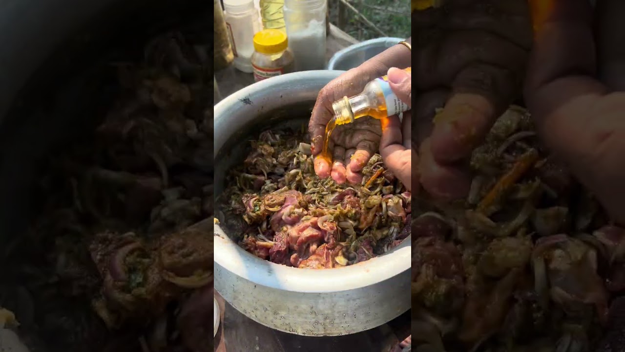 খামার বাড়িতে কাজ করা মেহমানদের জন্য রান্না করছি।