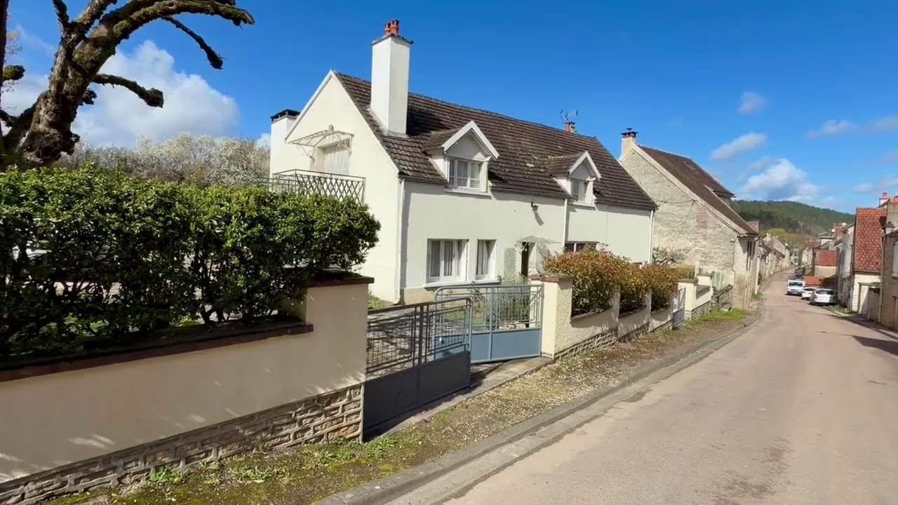 Spacieuse Maison porte de Vézelay Bourgogne France