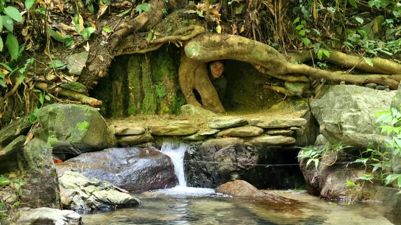 Building a warm shelter inside large tree roots for survival | Secret cabin and cooking