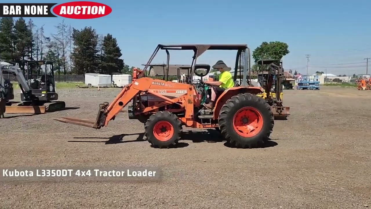 Kubota L3350DT 4x4 Tractor Loader