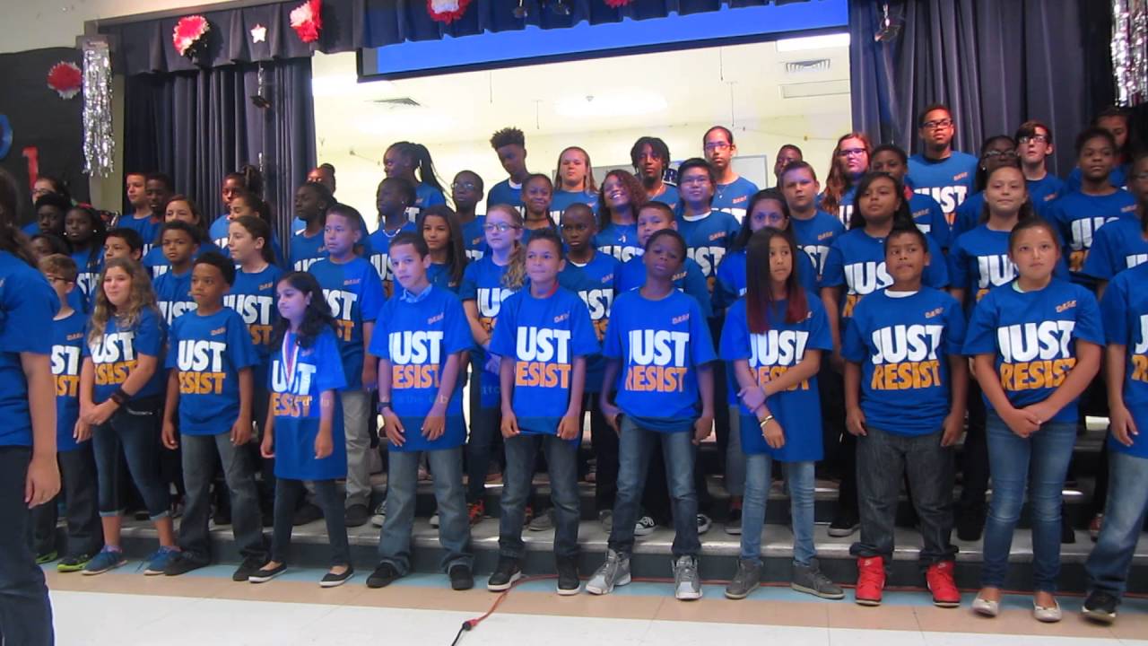 Liberty Elementary 2016 Kids singing I am the worlds greatest