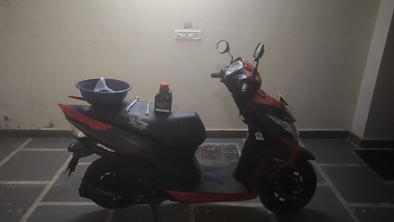Changing Engine oil of my Honda Dio BS6 - Motul 10w30 LE