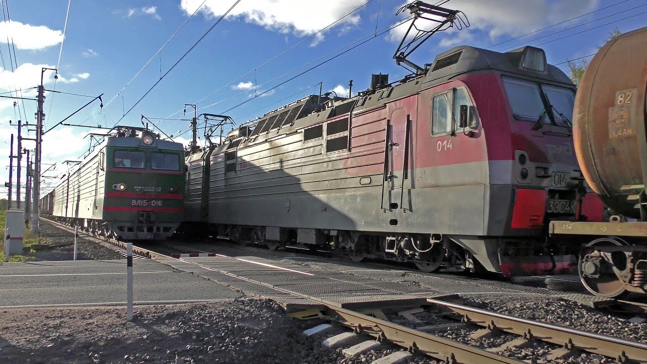 Встреча электровозов 3ЭС4к-014 и ВЛ15-016 с грузовыми