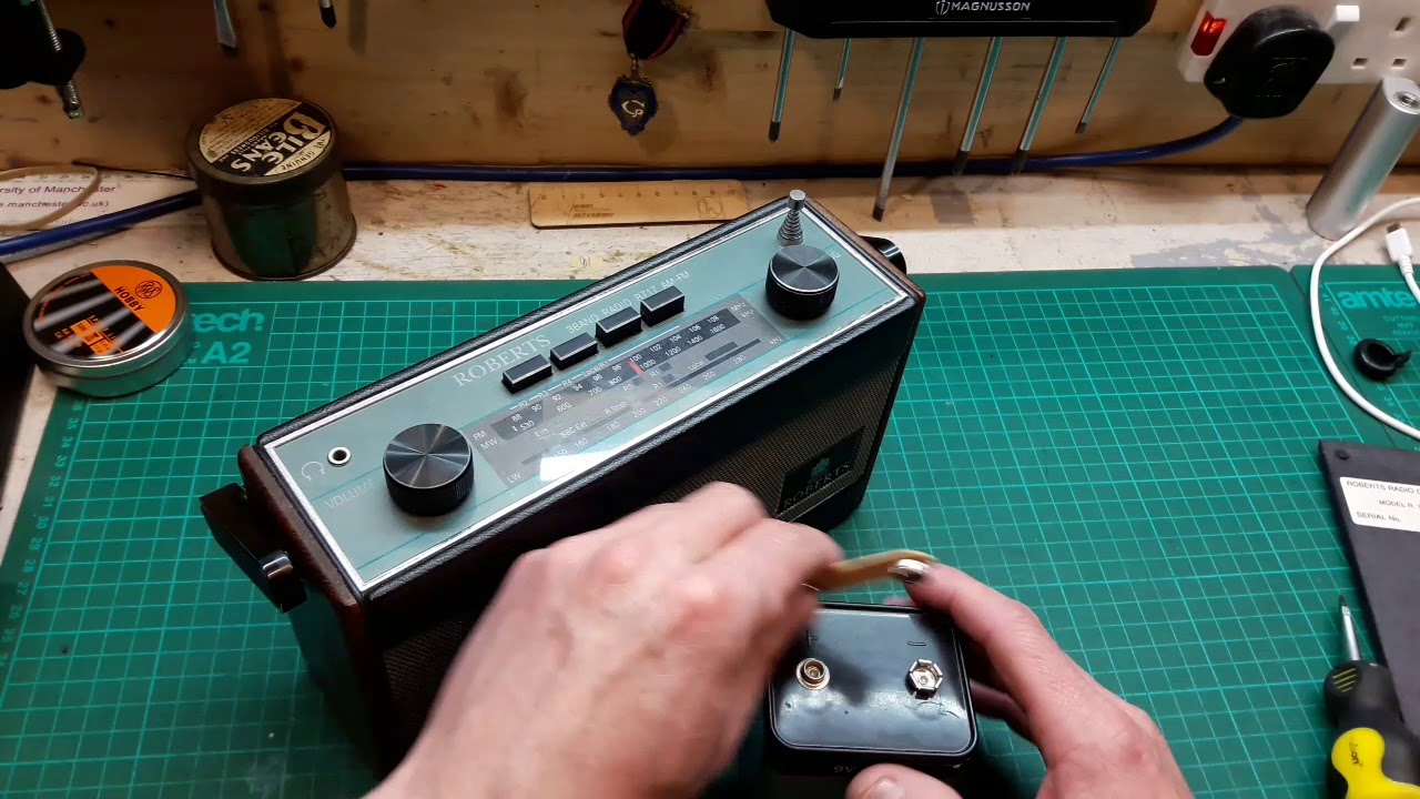 Roberts R717 Radio lets look