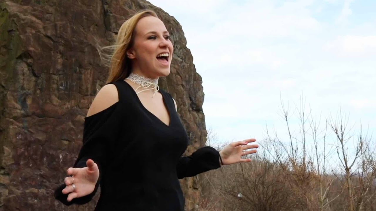 I AM - OFFICIAL MUSIC VIDEO WITH FANS! Juliette Reilly