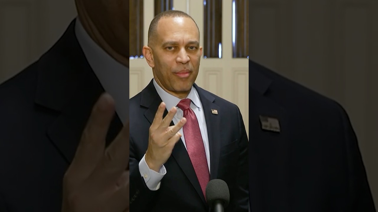 Trump&rsquo;s Approval at 'Extinction Level&rsquo; Ahead of SOTU: Jeffries