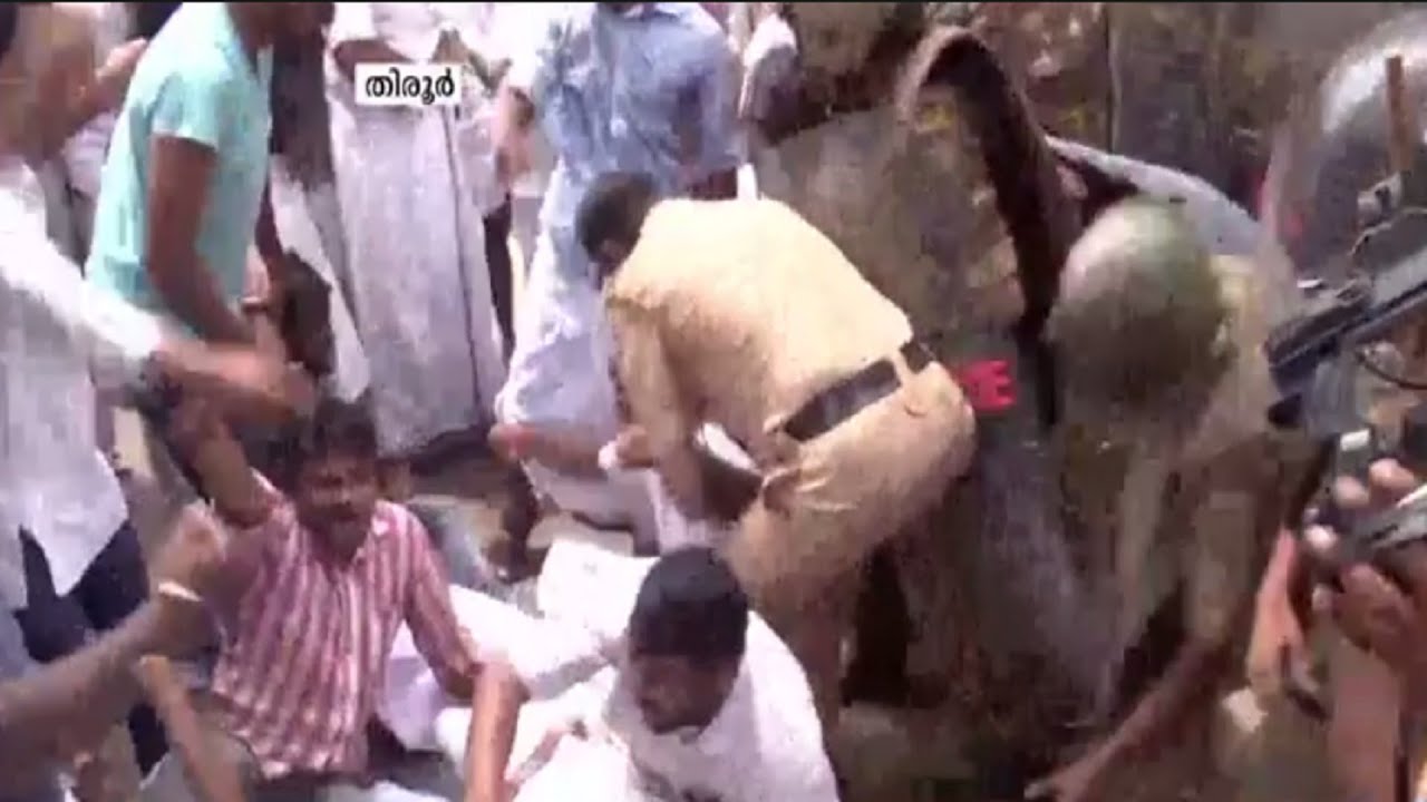 പി​എസ്​സി ചെയർമാന്റെ വീട്ടിലേക്ക് യൂത്ത് കോൺഗ്രസ് മാർച്ച്; സംഘർഷം: ലാത്തിവീശി| Youth congress and Y