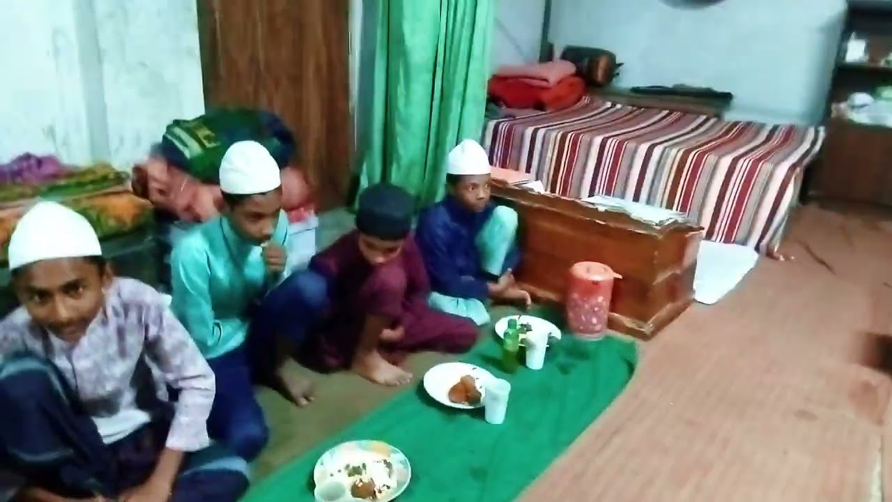 আলহামদুলিল্লাহ ০৪/০২/২০২৬ সবে বরাতের রোজার ইফতারি করলাম ছাত্রদের নিয়ে 