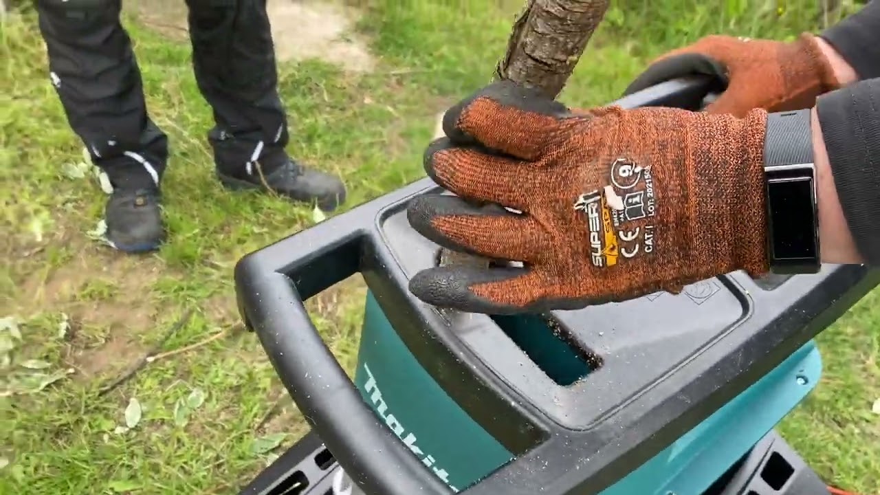 Makita UD2500 Walzenhäcksler (Werbung)