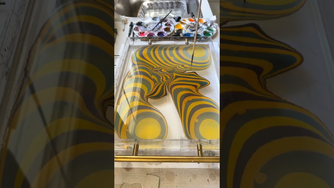 Colorful marbled paper pattern! Art of suminagashi marbling 