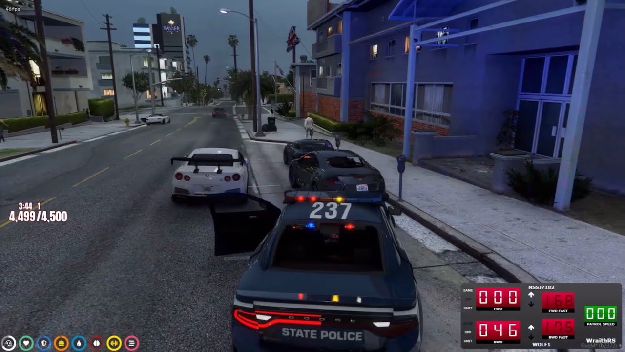 Андервуд спокойно слушает радио Мандема, преследуя его | NoPixel GTA RP