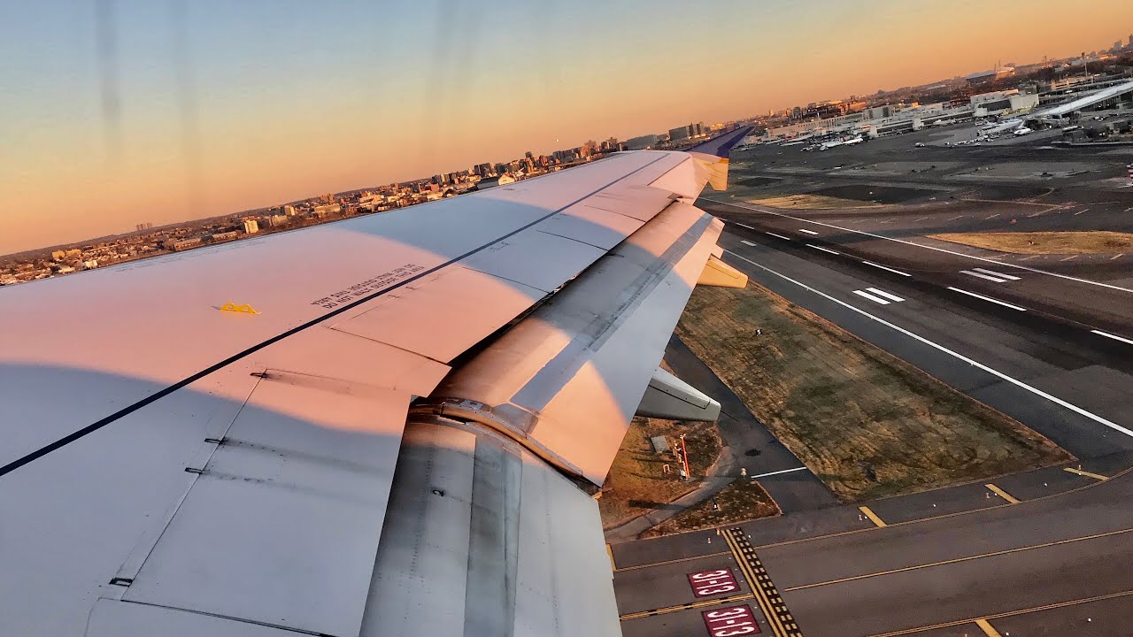 [4K] FULL ATC at LaGuardia! | United A320 Takeoff