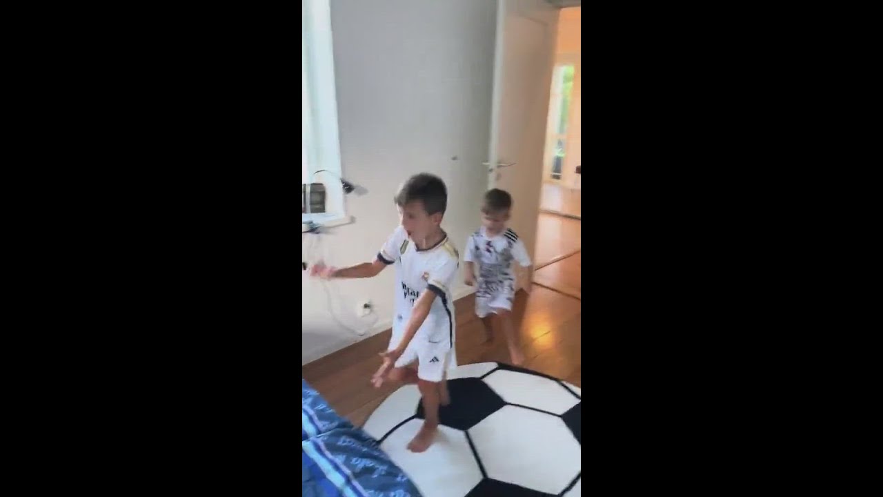 EMOCI&Oacute;N de estos NI&Ntilde;OS al ver su HABITACI&Oacute;N COMPLETA del REAL MADRID