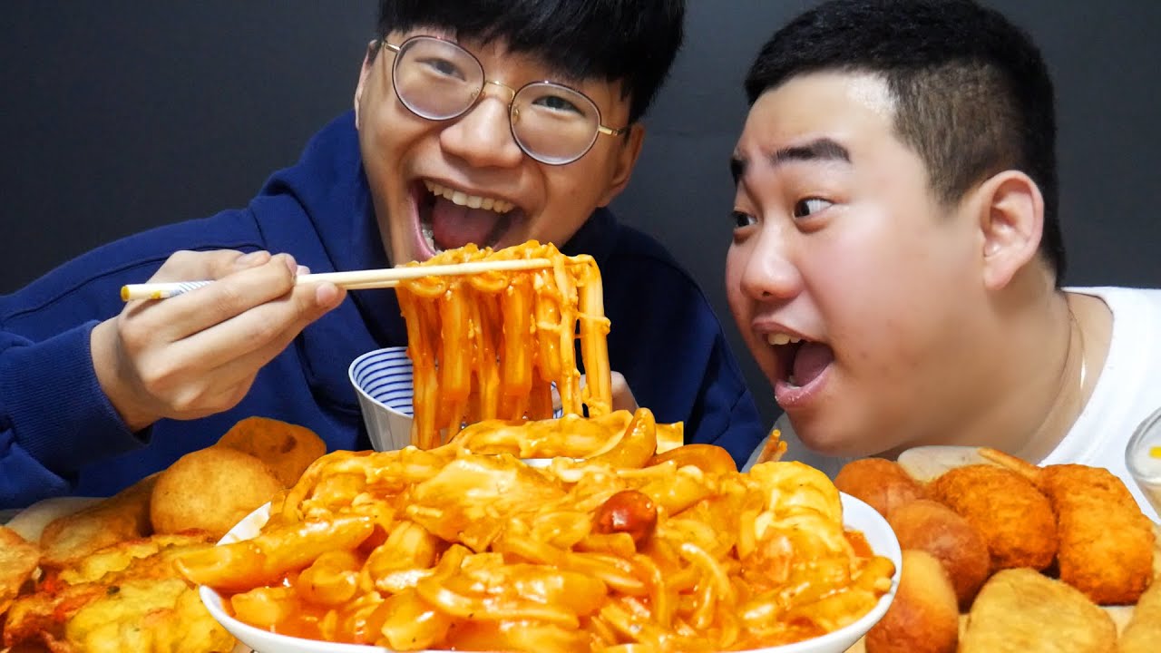 롤 챌린저 출신 기모찌맨 전수찬과 현피뜨고 먹는 치즈듬뿍 로제떡볶이 분식튀김 치즈볼 먹방 ft(역트)