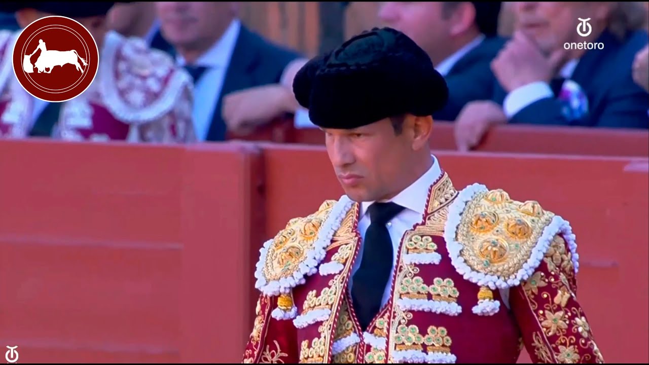 Jos&eacute; Mar&iacute;a Manzanares, primer toro, Feria de Abril, Sevilla 11-04-2024