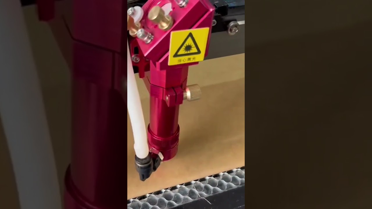 Our advanced laser machine opens bag molds quickly.#machine #bagmachine #bagsample #lasercutting