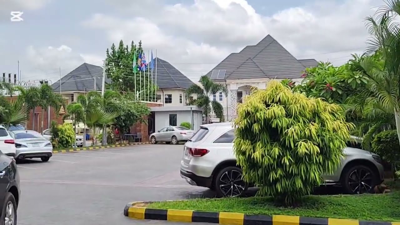 INTRODUCING THE PINNACLE CASTLE HOTEL ASABA -NIGERIA |luxurious and elegant |excellent & exceptional