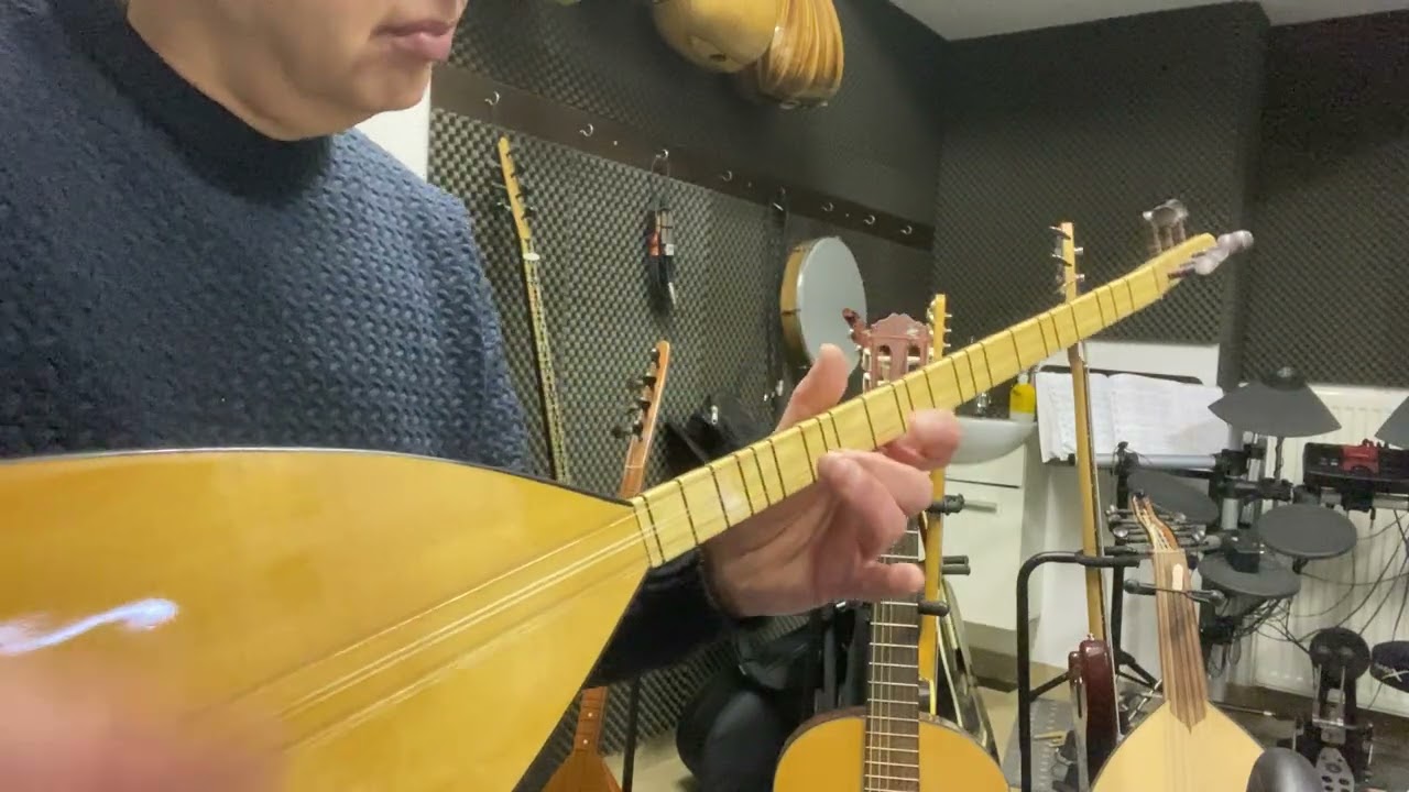 Uzun kol siyah renkli Saz