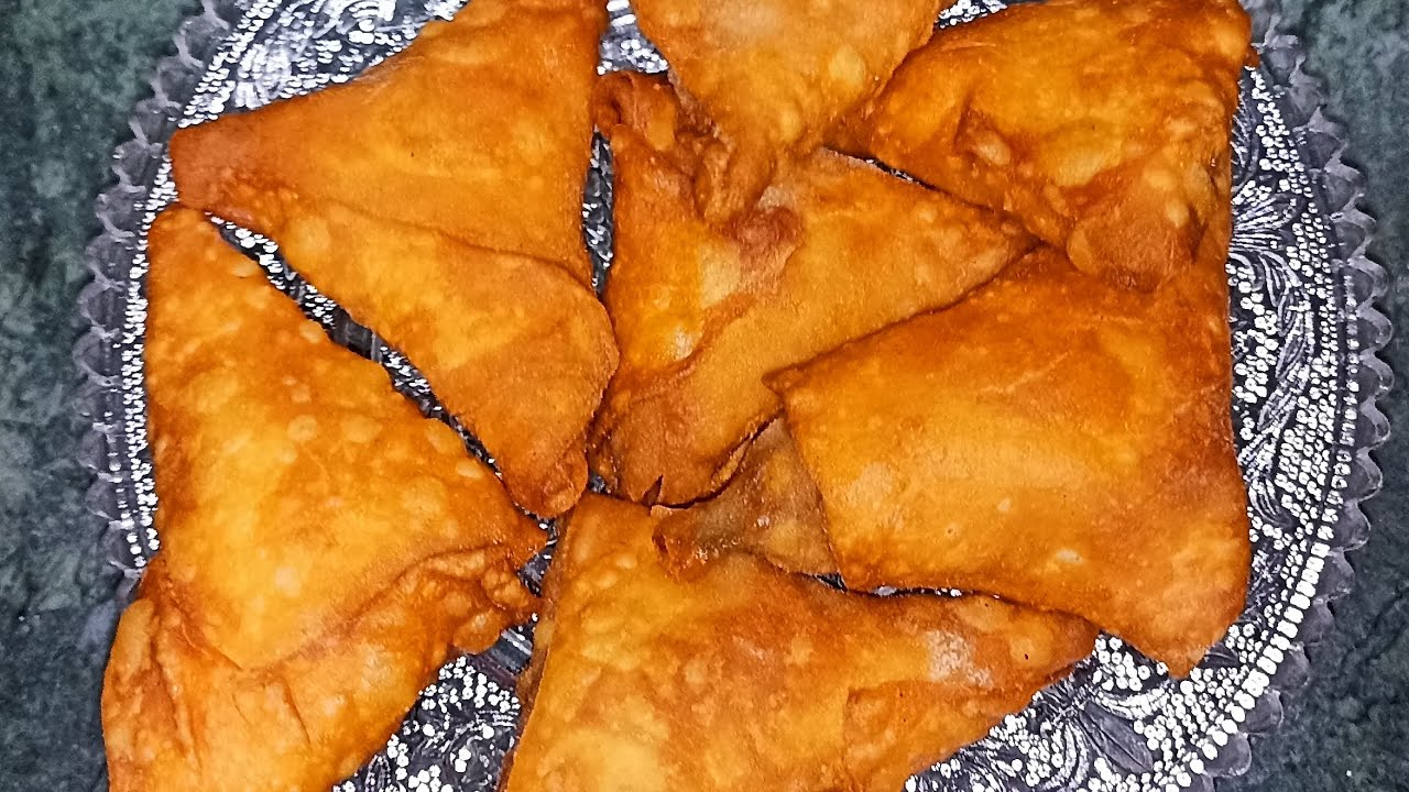 Crispy mini onion samosa😋🔥#tryit #likeit #onionsamosarecipe 
