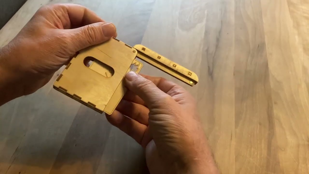 Card holder for the LB Forum