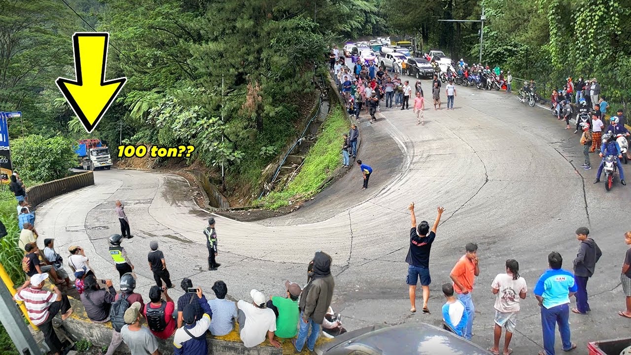 PALING DITUNGGU KEDATANGANNYA !!! Truk Tenaga Monster Dari Eropa Bikin Gempar Jalur Sitinjau Lauik