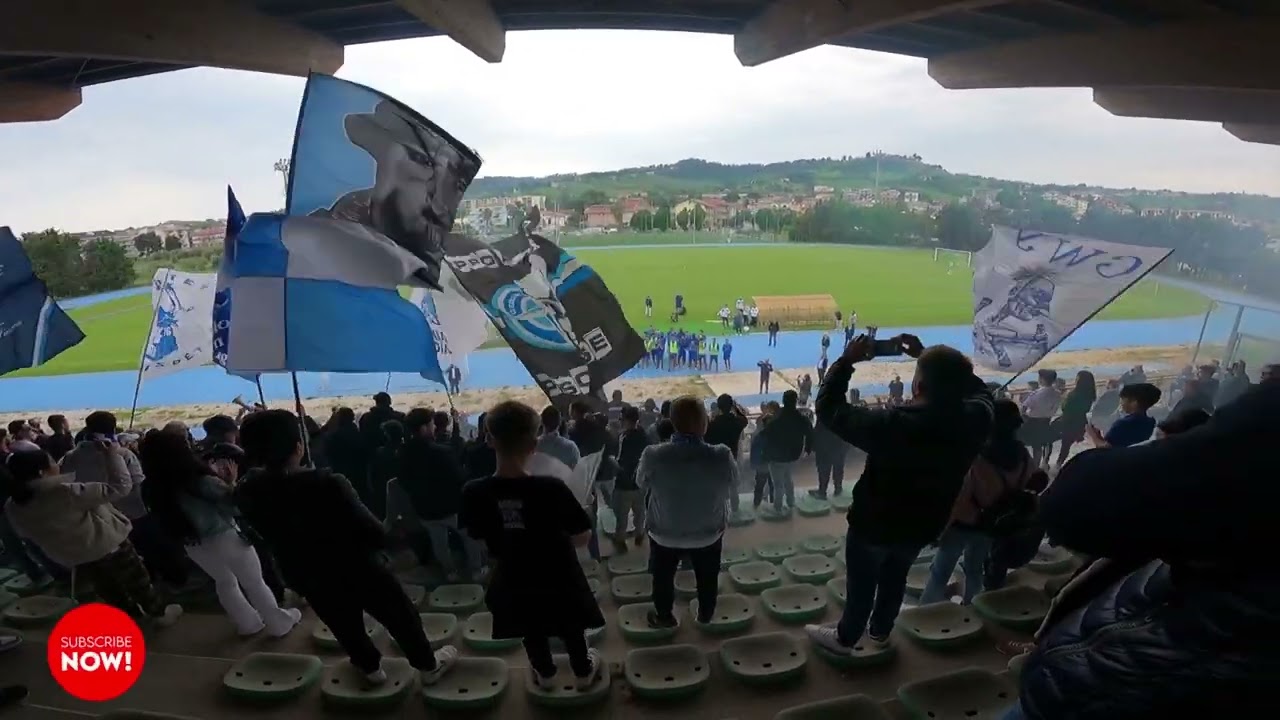 I tifosi del PESCARA incitano la squadra prima di Pescara-Virtus Verona durante la rifinitura ❤️