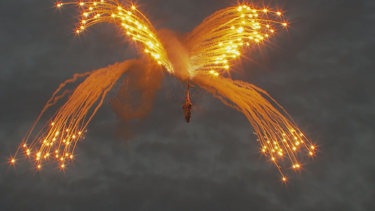 Neuhausen am Rheinfall SH: Luftwaffe mischt sich unters Feuerwerk