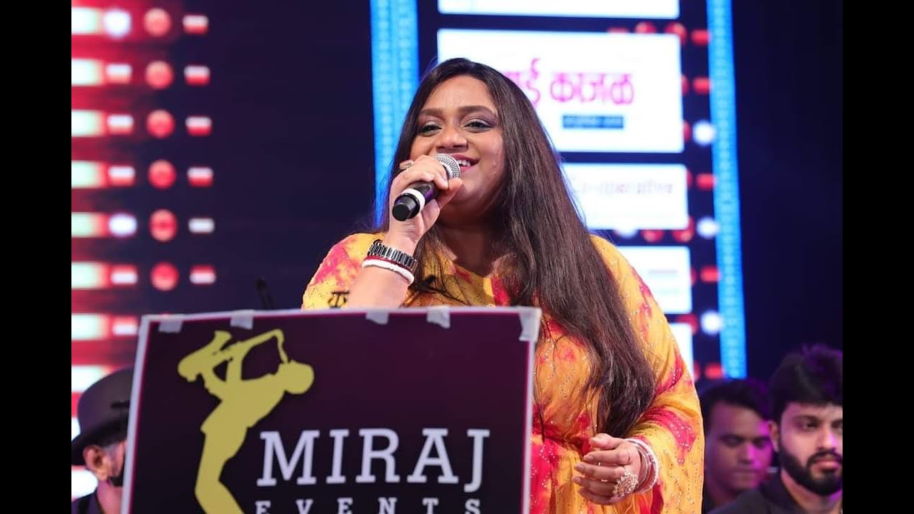 AAJ KI RAAT I PIYA TU AB THO AAJA I PRIYANKA MITRA I MAJROOH SULTANPURI