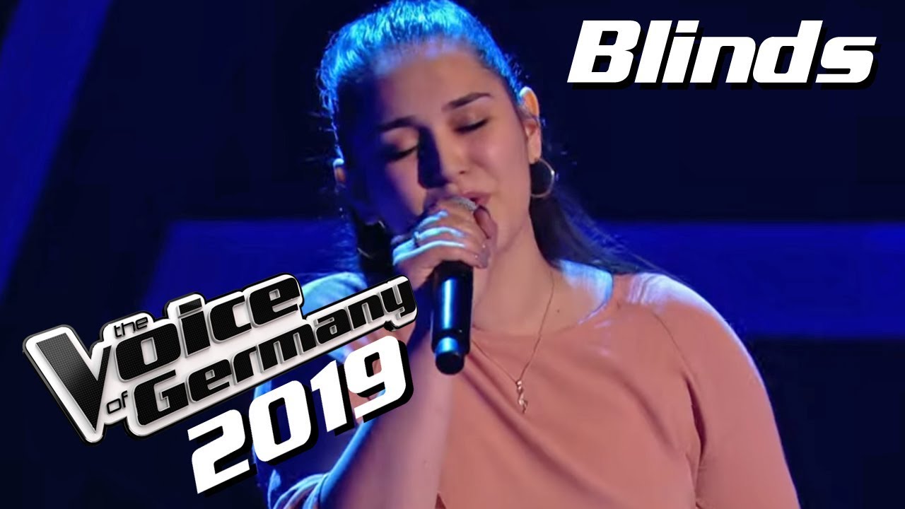 Whitney Houston - I Look to You (Freschta Akbarzada) | The Voice of Germany 2019 | Blinds