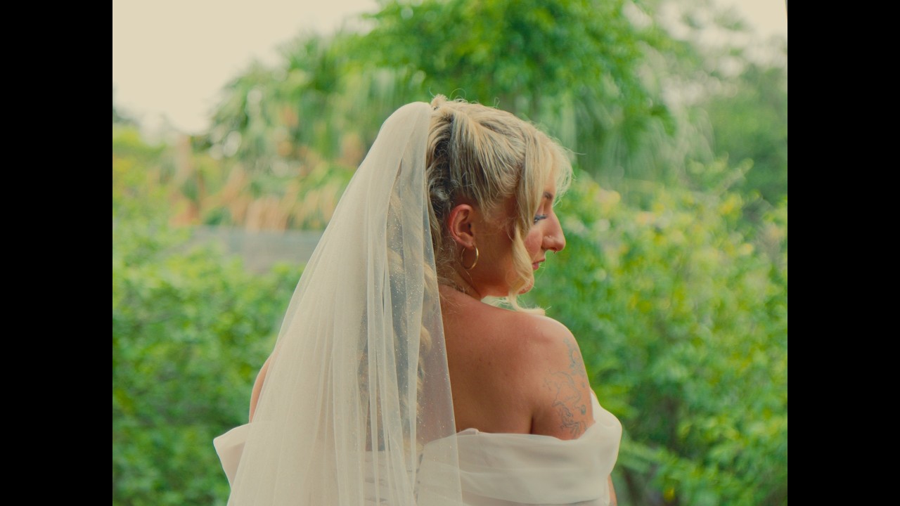 They Got Married at a Zoo… And It Was Stunning