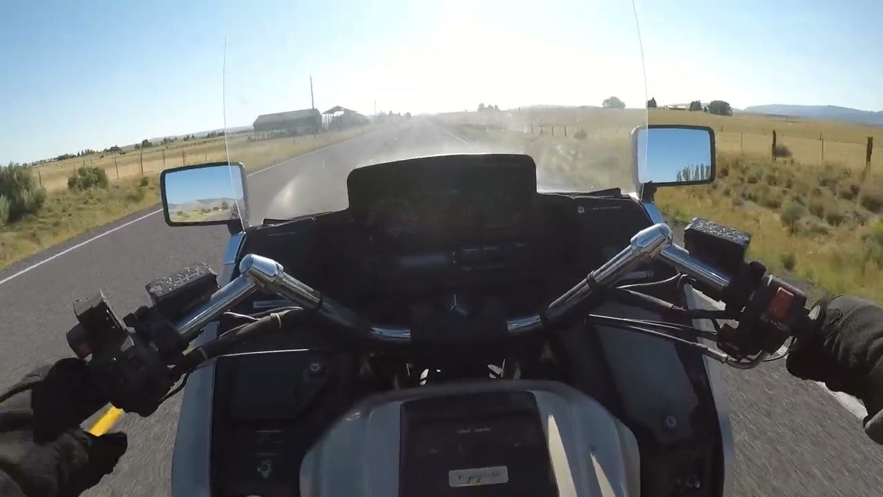 Kawasaki Voyager 1200 leaving Lakeview going to Roseburg 2