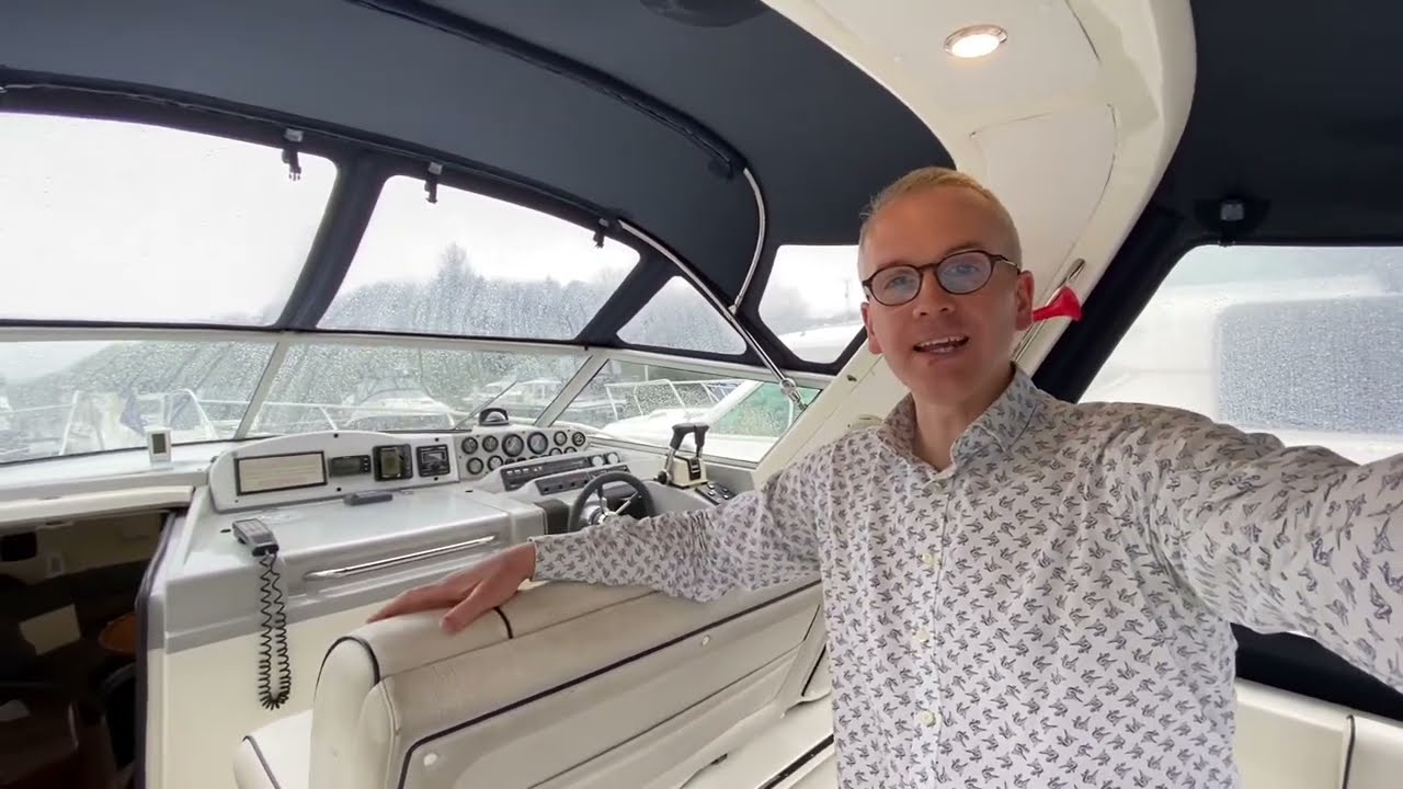 Sealine 290 Ambassador with Twin Volvo Penta AD31 130HP Sterndrives -- Review & Walkthrough