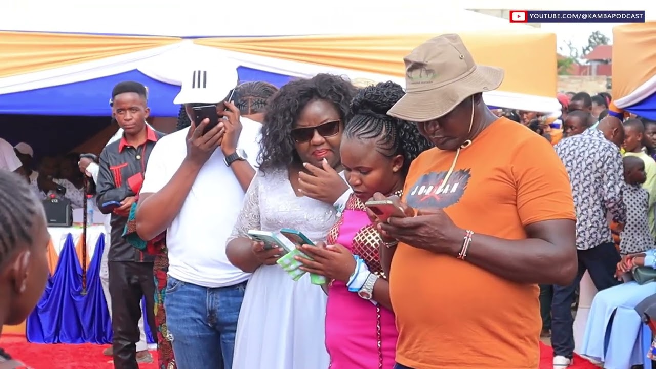 KAMBA ARTISTS SHOWER NDEKE YA MUTHANGA WITH MONEY 💰 | RICK B TV CONTRIBUTES 🔥
