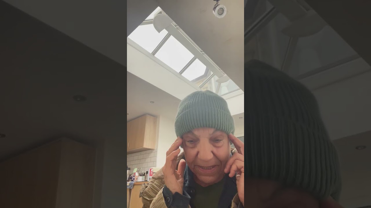 أريدكم تركزون وتدرسون ٢٤ ساعه يوميا اثناء فتره الدراسه وليس ١٢ ساعه وتتركوا التلفونات الملعونه كيف ؟