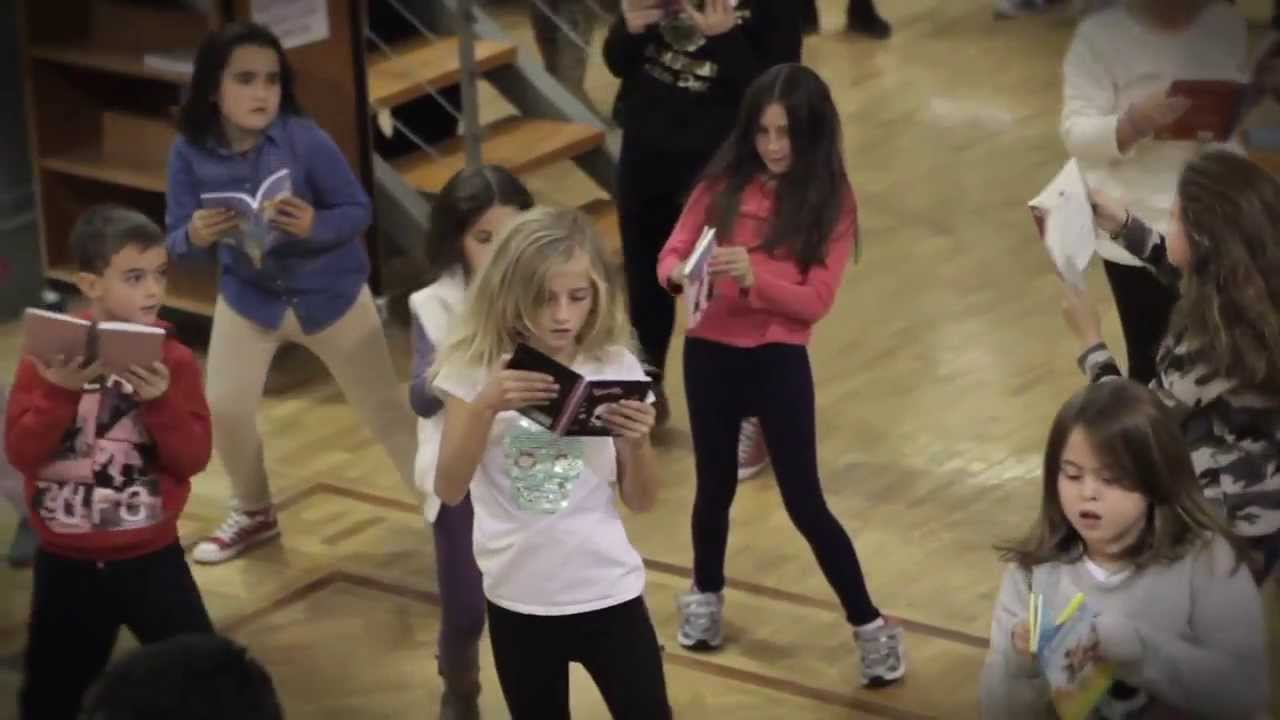 FLASHMOB biblioteca de Toledo por la Escuela de Artes Jose Luis Beinat y Estudio Bedance
