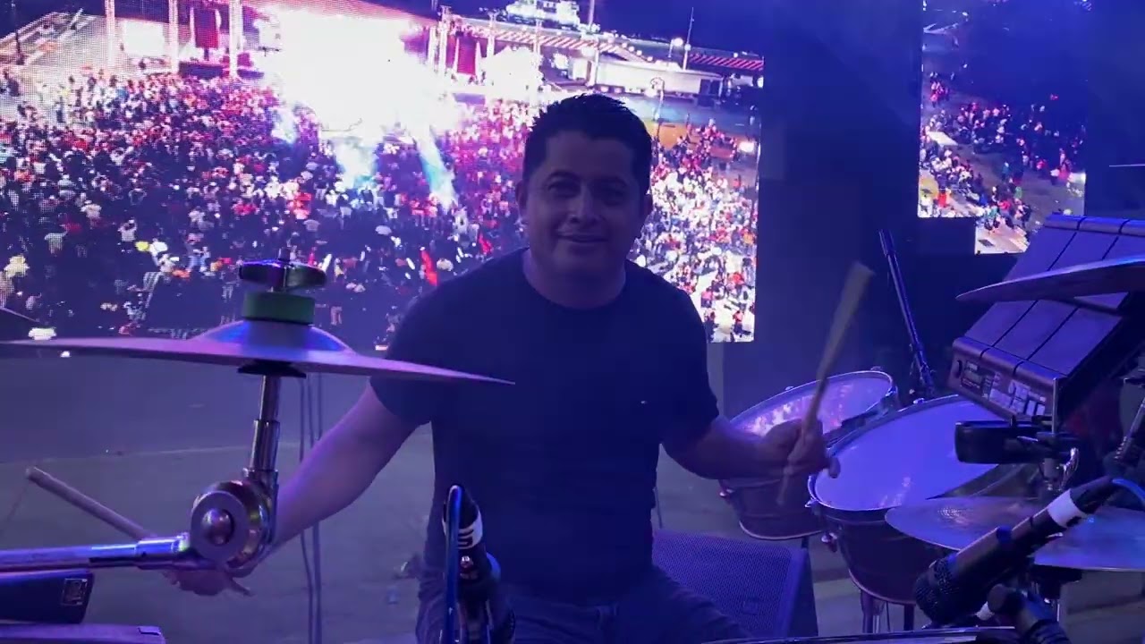 TOCANDO RITMO CALIENTE CON NATIVO SHOW