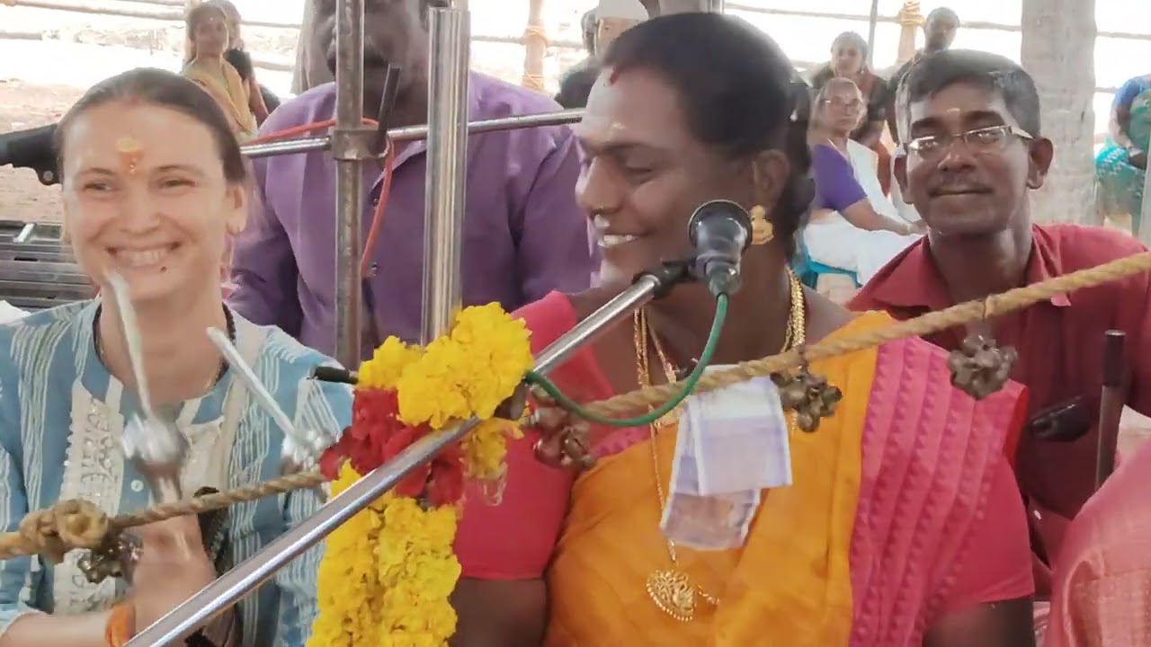 நாட்டுப்புற கலை மகிழ்ந்து ரஷ்யா நாட்டு பெண் என்னோடு சேர்ந்து பாடிய தருணம் இடம் கேரளா வர்கலை 