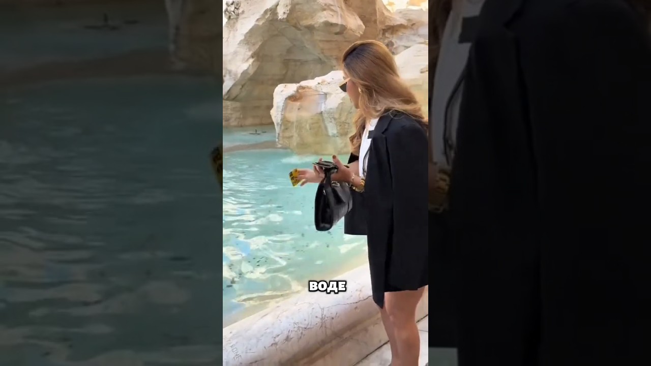 Почему туристы проводят картой по воде?