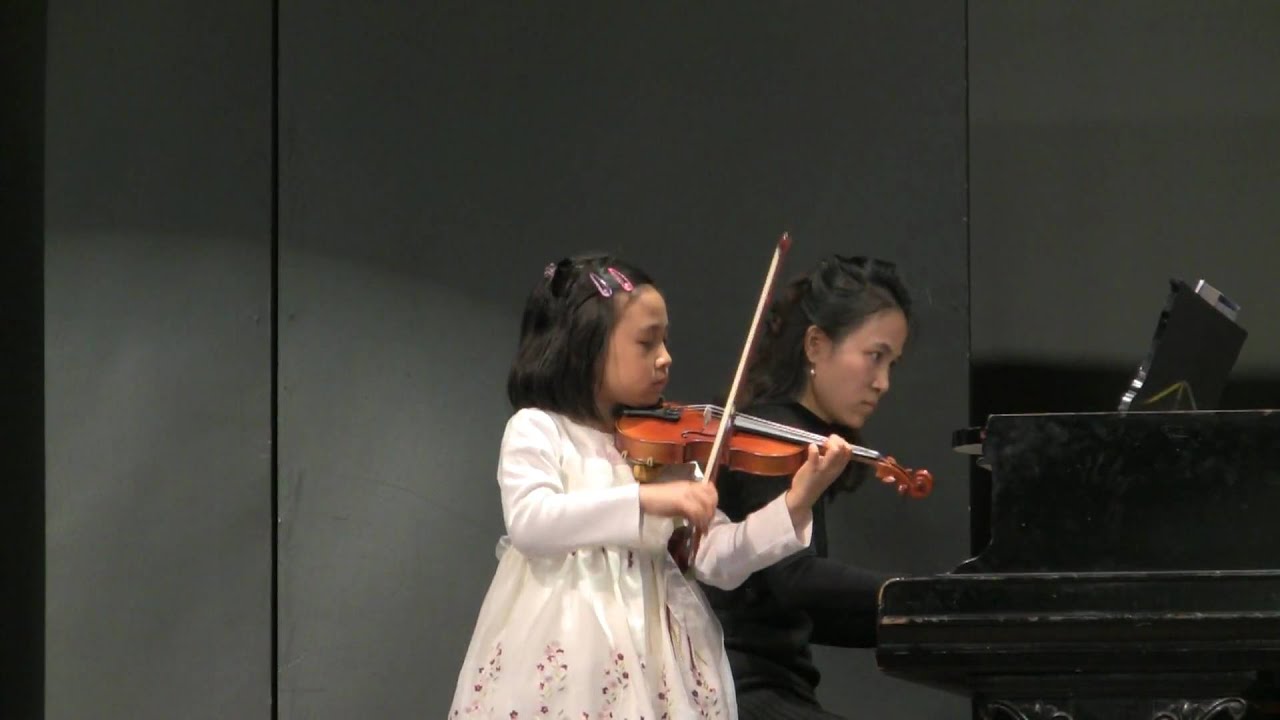 Audrey - 6 year old violinist Perpetual Motion little suite #6 by Bohm