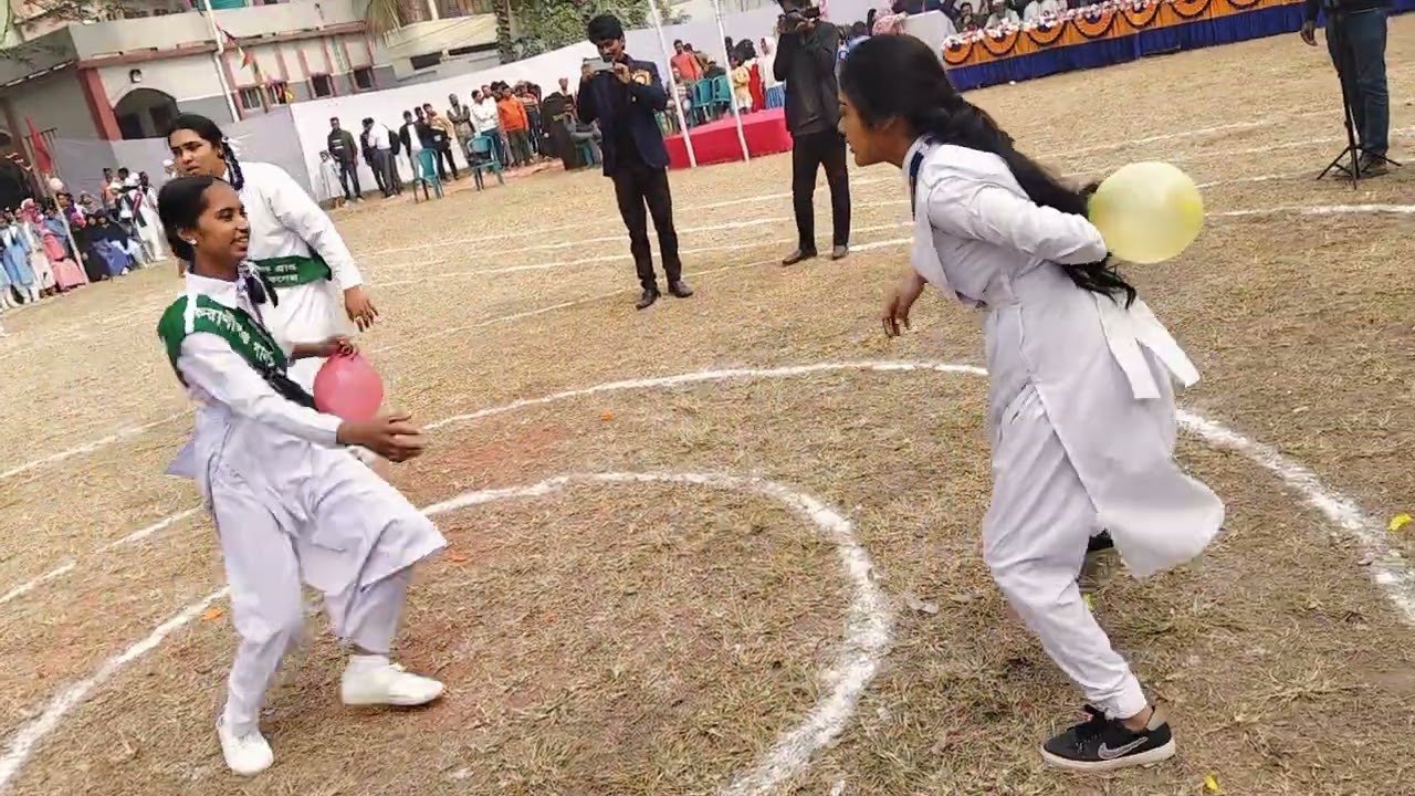 কলেজ শাখার মেয়েদের আক্রমণ প্রতি আক্রমণ খেলা চলছে @ public