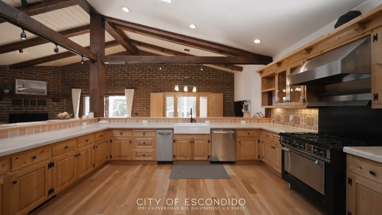 1951 Cloverdale Rd, Escondido CA 92026