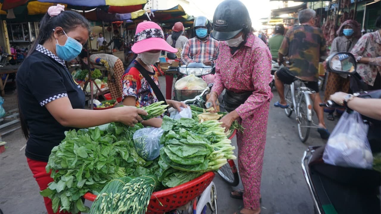 Morning Daily Life Style @Phsa Chhbar Ampov - Vegetables Market Scenes at Chhbar Ampov in Morning