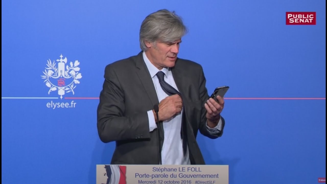 Stéphane Le Foll découvre en direct le tweet de Valérie Trierweiler sur les 