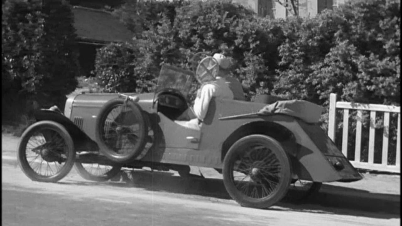Andrew Varley Plays The Theme From Monsieur Hulot's Holiday. Quel Temps Fait-Il A Paris
