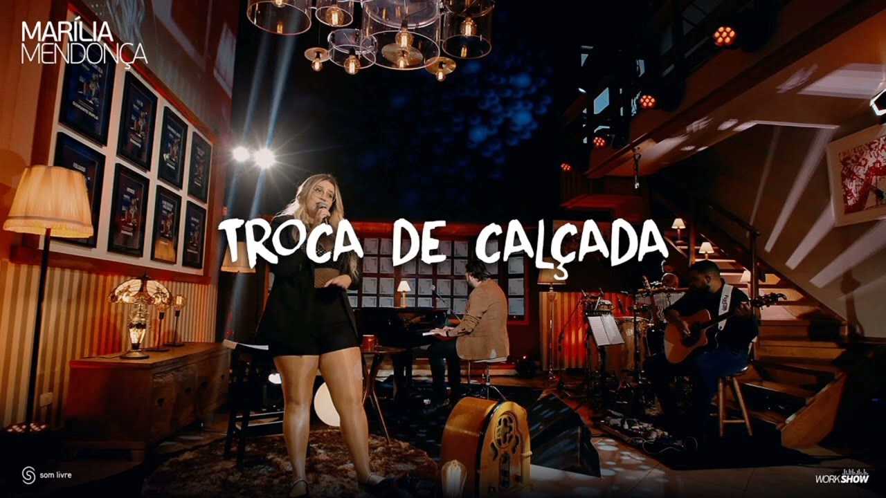 Troca de cal&ccedil;ada - MAR&Iacute;LIA MENDON&Ccedil;A